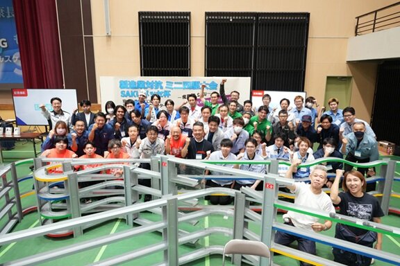 製造業の情熱が疾走！ 「製造業対抗ミニ四駆大会 SAKUメッセ杯 ～魔改造のSAKU～」開催レポート ～エンジニア魂が火花を散らす。